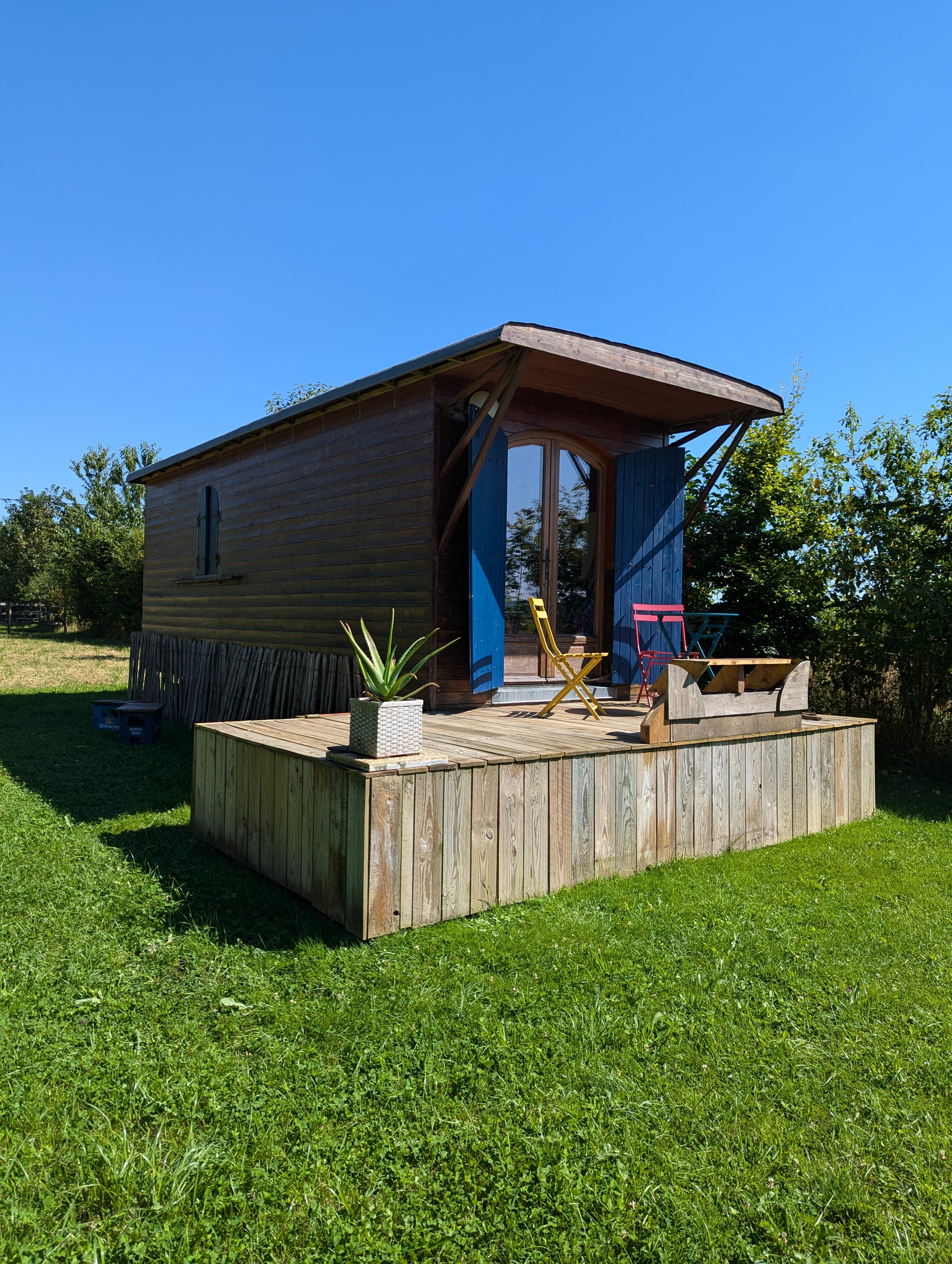 La Roulotte de la Cour de Boitron cover